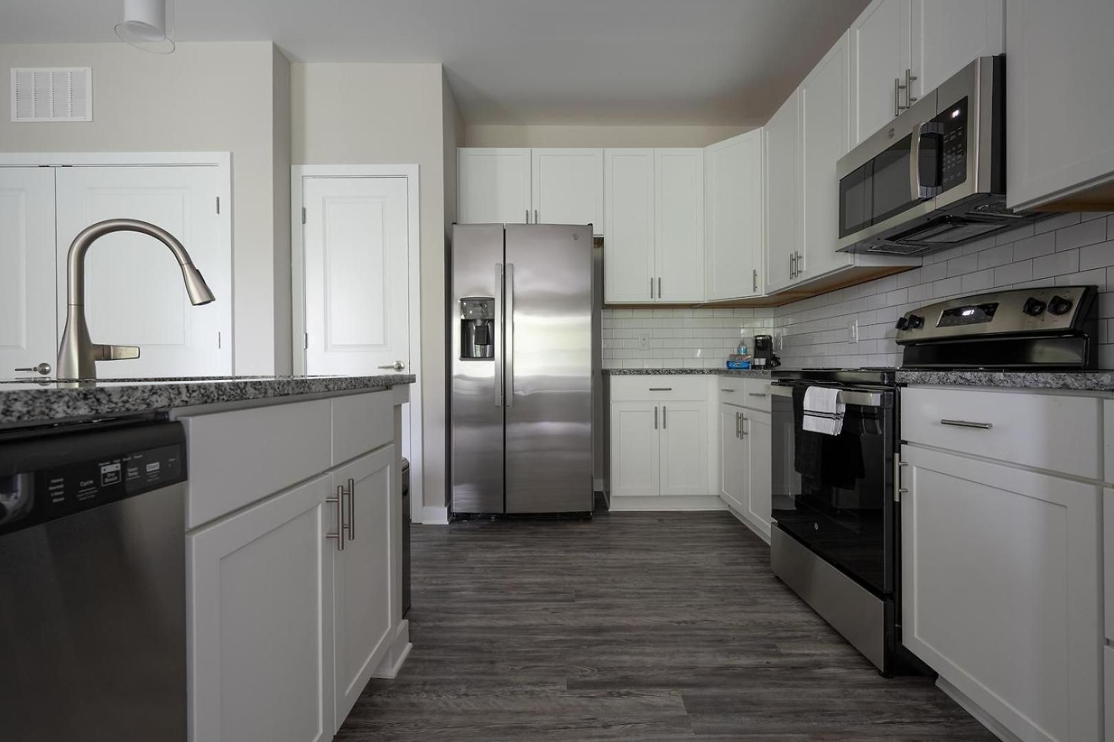 Landing Stunning 1bd Pool Yoga * Charlotte