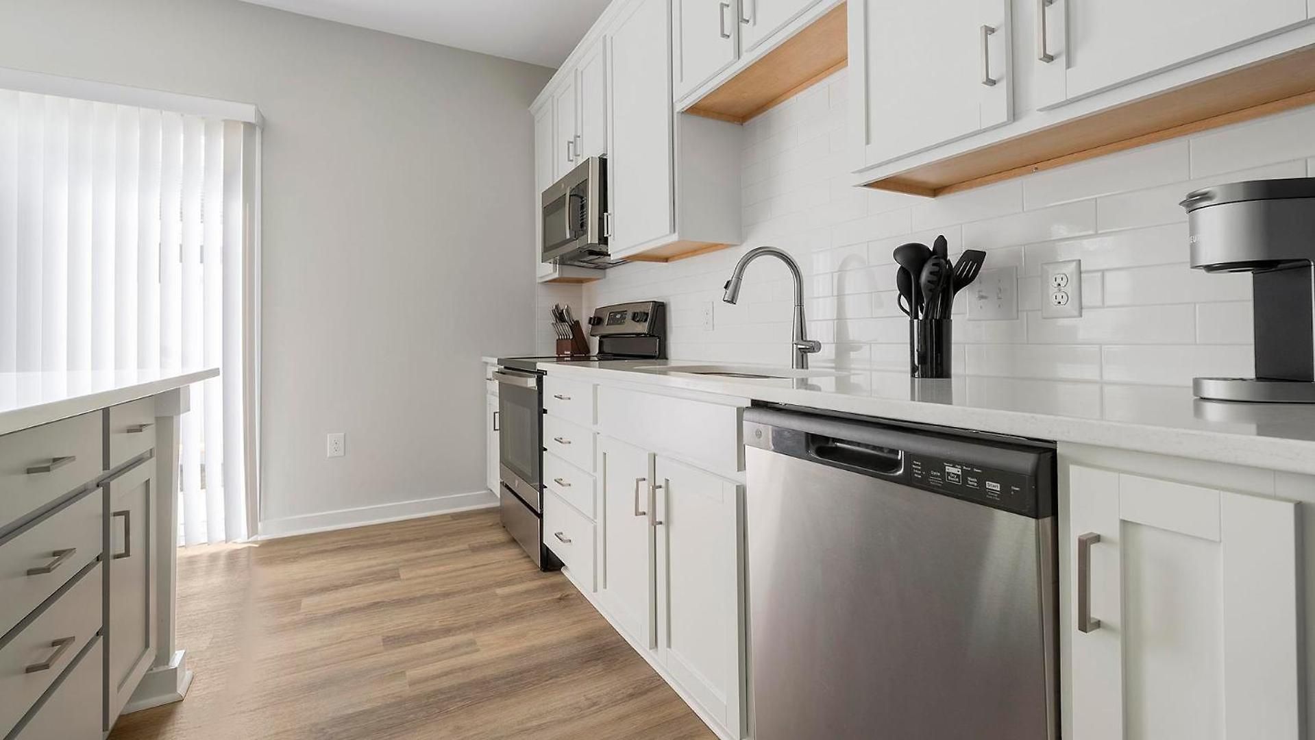 Apartment Landing - Zora Charlotte