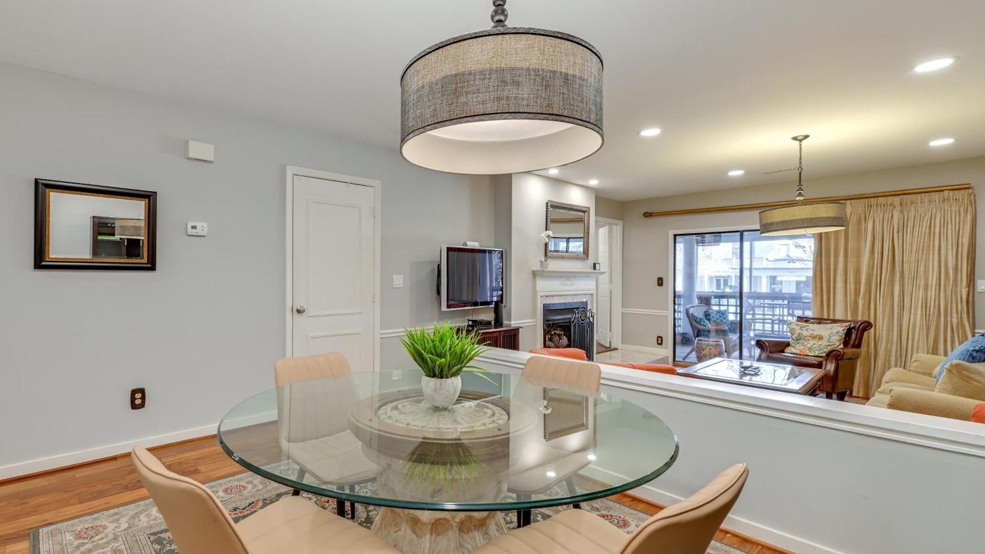 1 Mi To Boa Stadium! Walkable W/ Porch Holiday home *