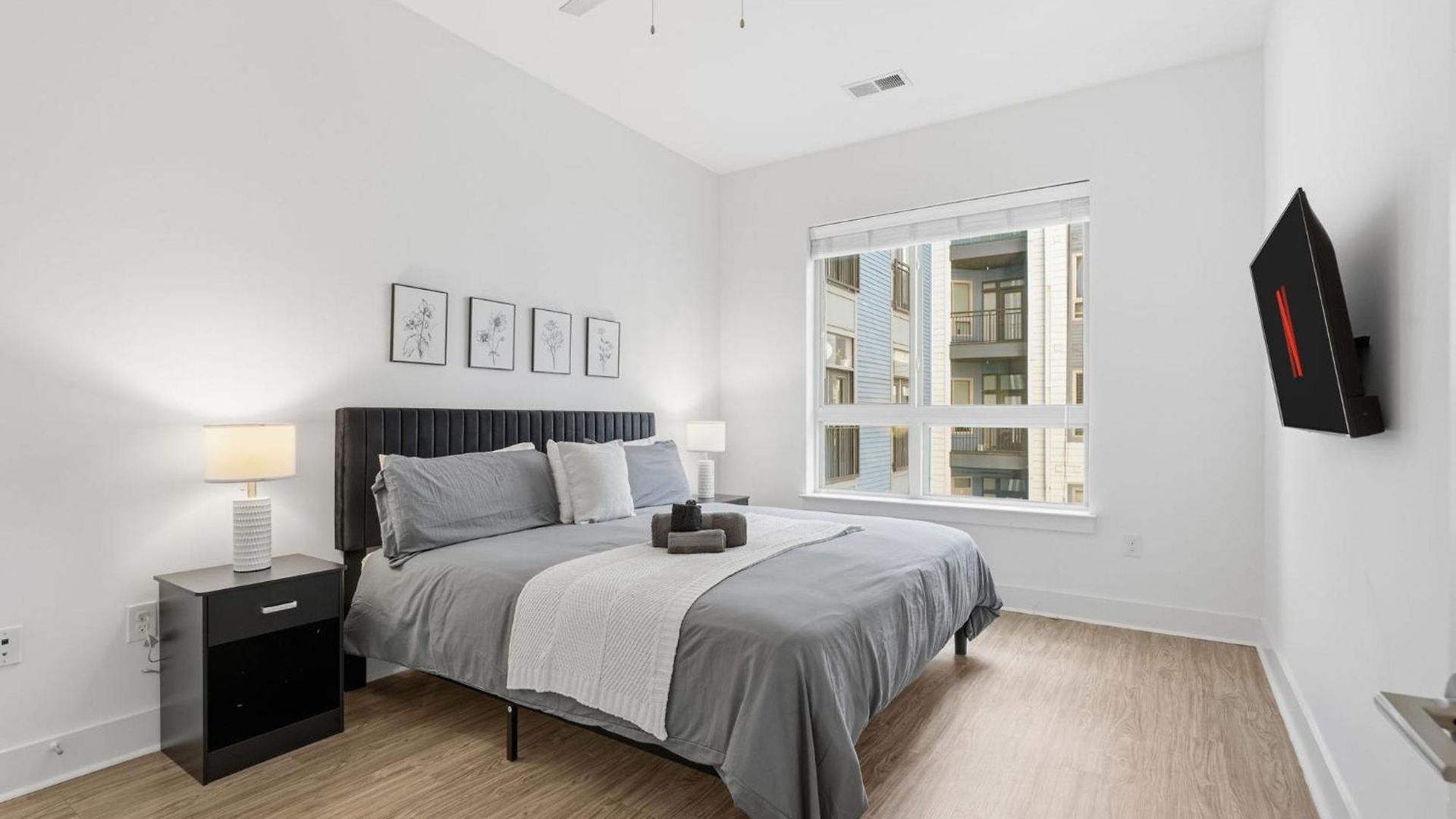 Urban Escape | Free Parking, Pool, Gym Apartment Charlotte