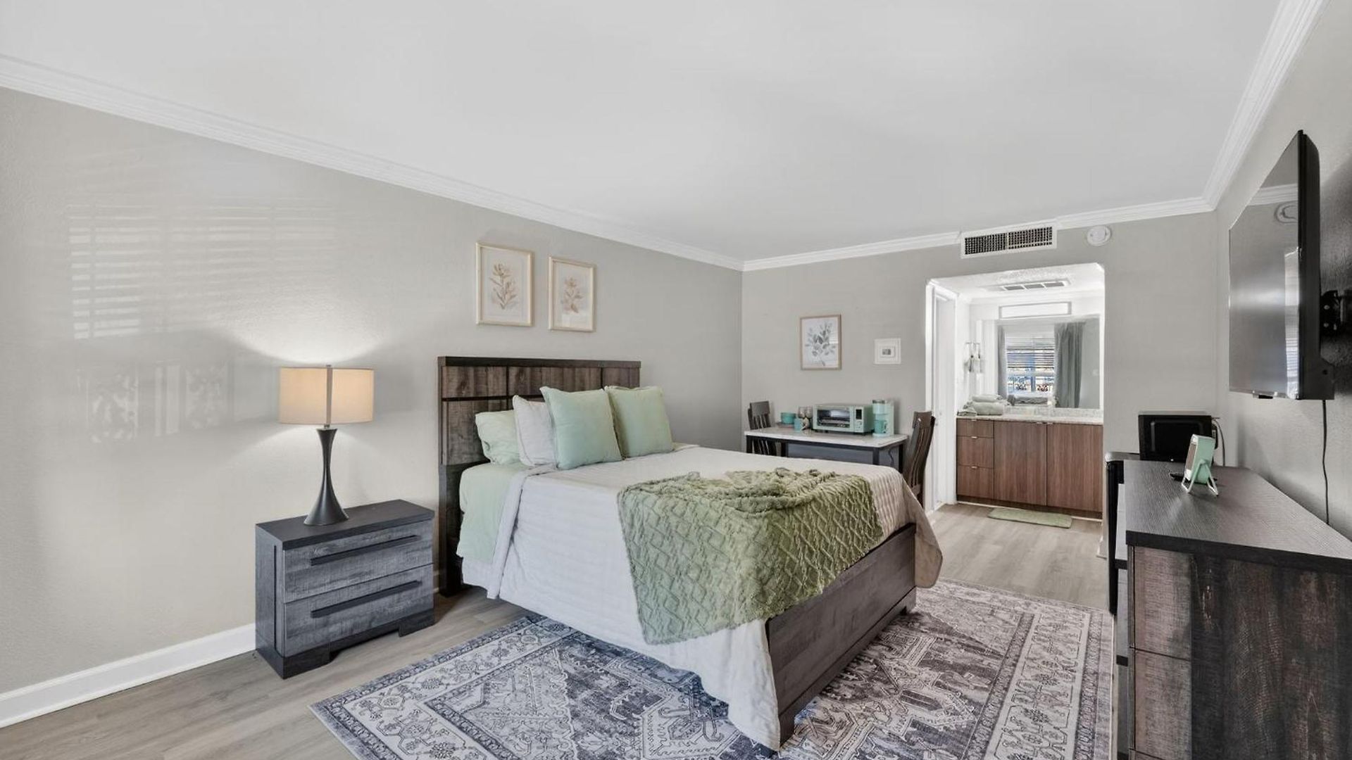 Lux Mins To Atrium Health & Airport Apartment