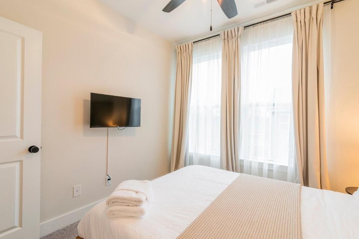 Apartment Spacious 4br Near Unc & Major Venues *