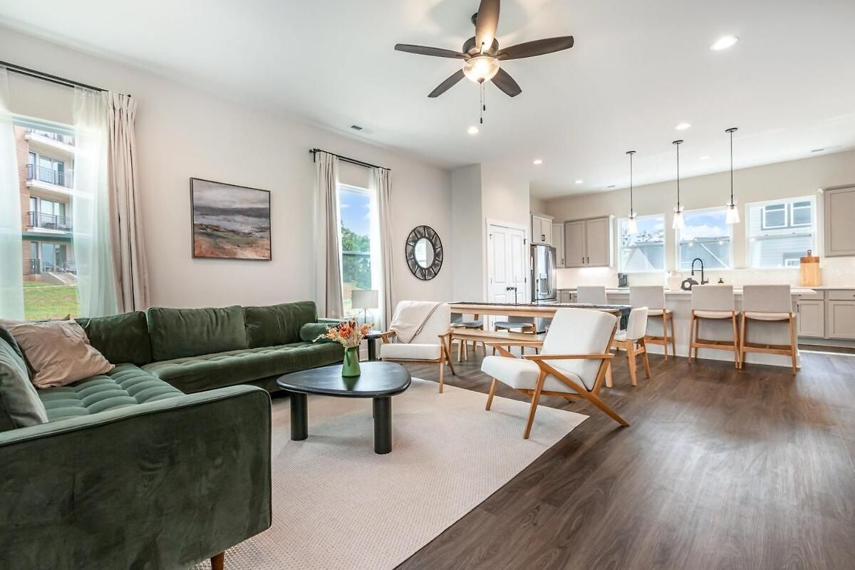 Spacious 4br Near Unc & Major Venues Apartment