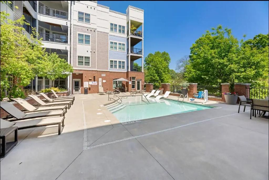 Apartment Skyline Serenity- Gym, Walk To Bars And Restaurants