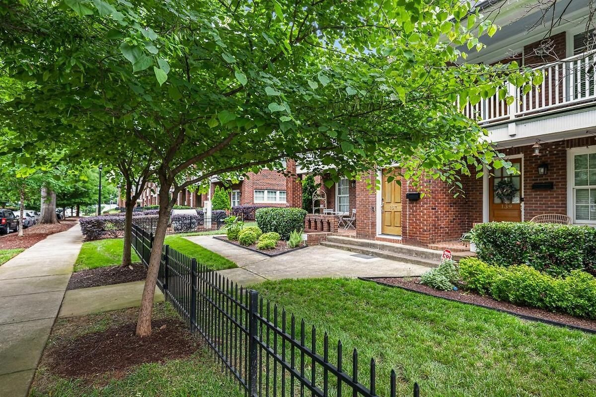 Apartment Walk To Uptown, Bofa Stadium, Beautiful Neighborhood