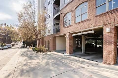 Skyline Serenity- Gym, Walk To Bars And Restaurants Apartment *