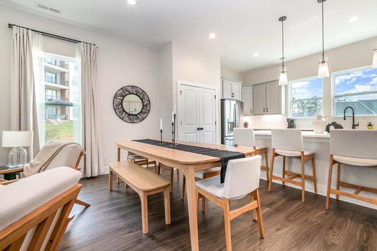 Apartment Spacious 4br Near Unc & Major Venues