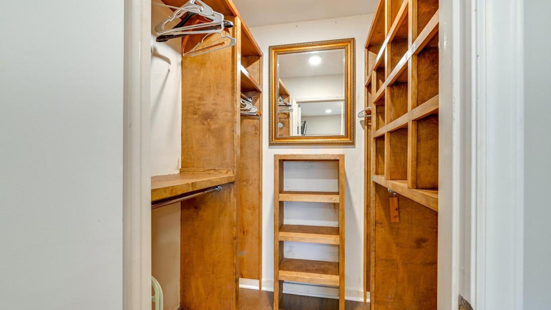 1 Mi To Boa Stadium! Walkable W/ Porch Holiday home Charlotte