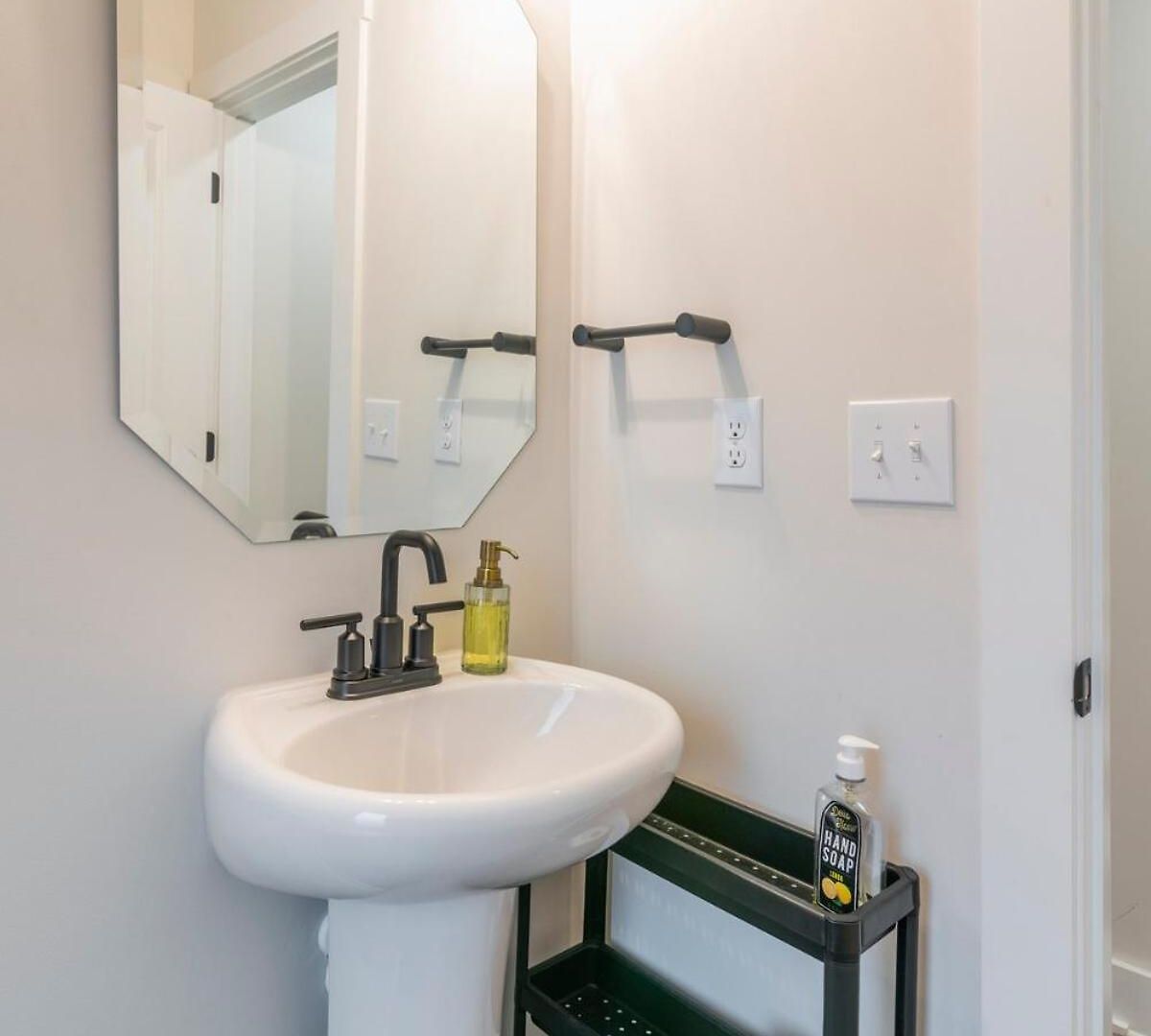 Spacious 4br Near Unc & Major Venues Apartment Charlotte