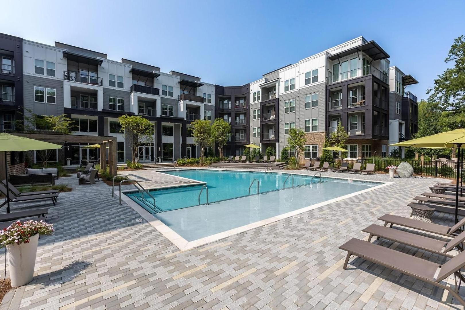 Landing Stunning 1bd Gym Pool Apartment *