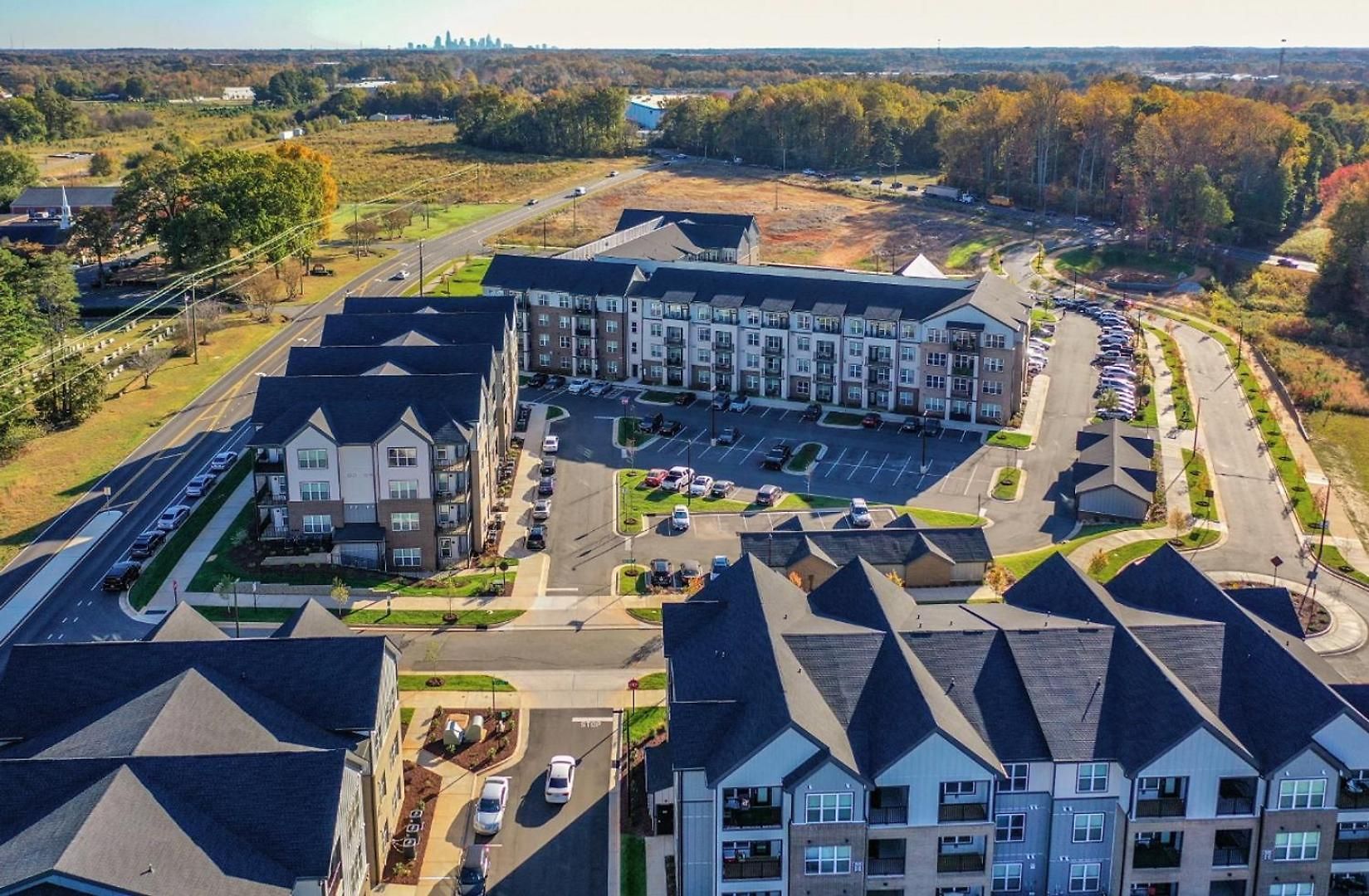 Landing Stunning 1bd Pool Yoga * Charlotte