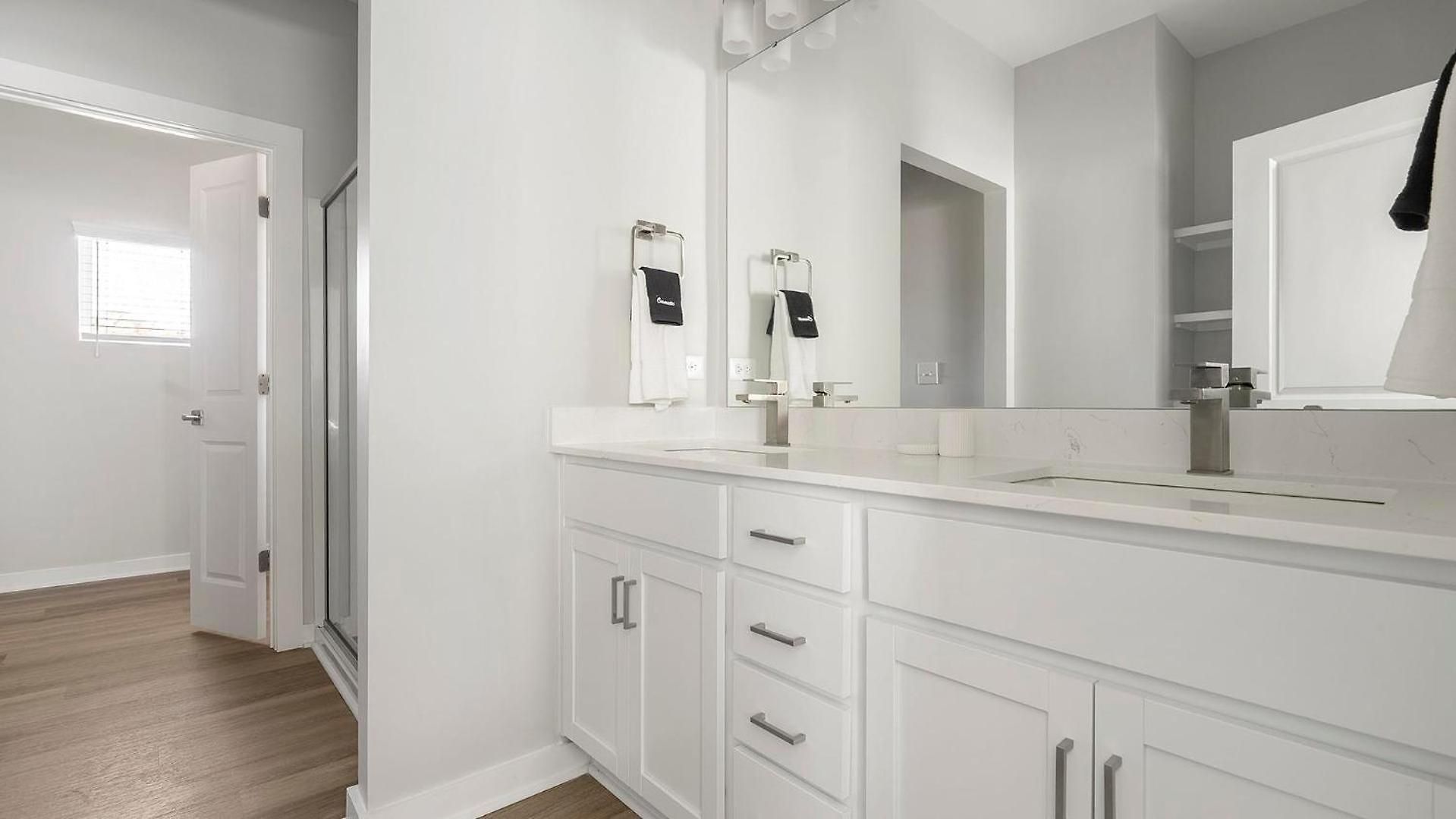 Apartment Landing - Zora Charlotte