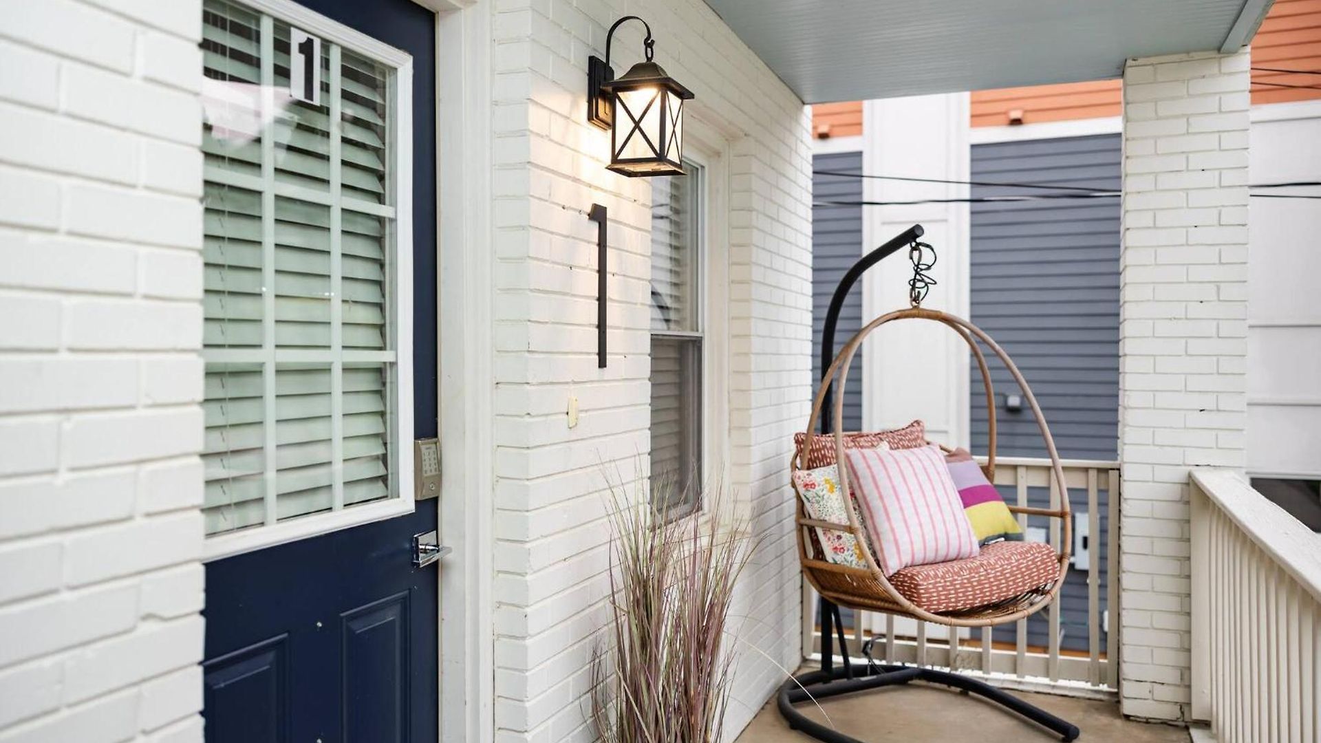Optimist Abode 1: <7min To Noda-midwood-uptown Apartment