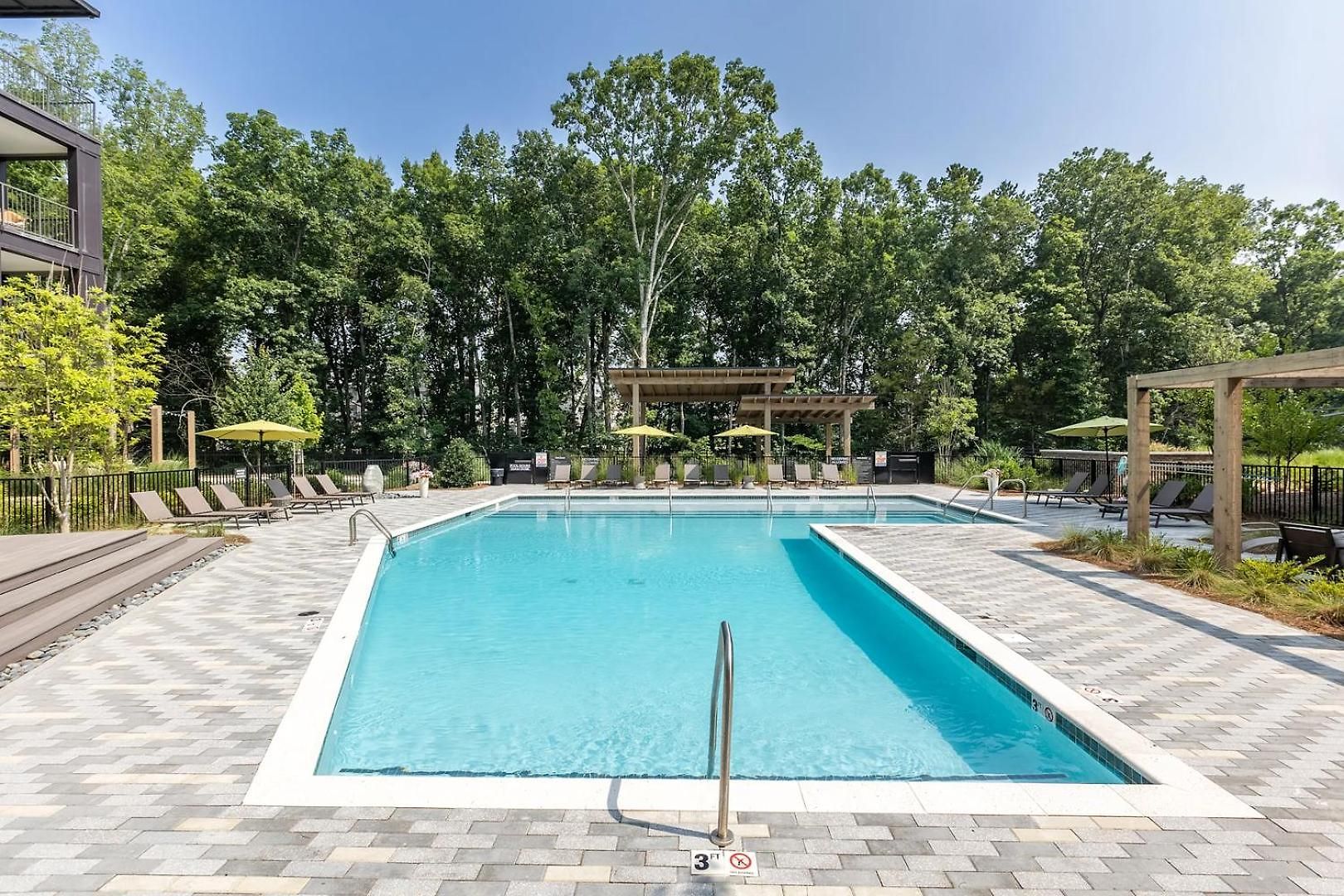 Landing Stunning 1bd Gym Pool