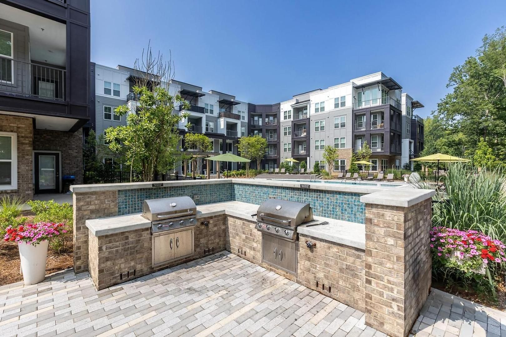 Landing Stunning 1bd Gym Pool Charlotte