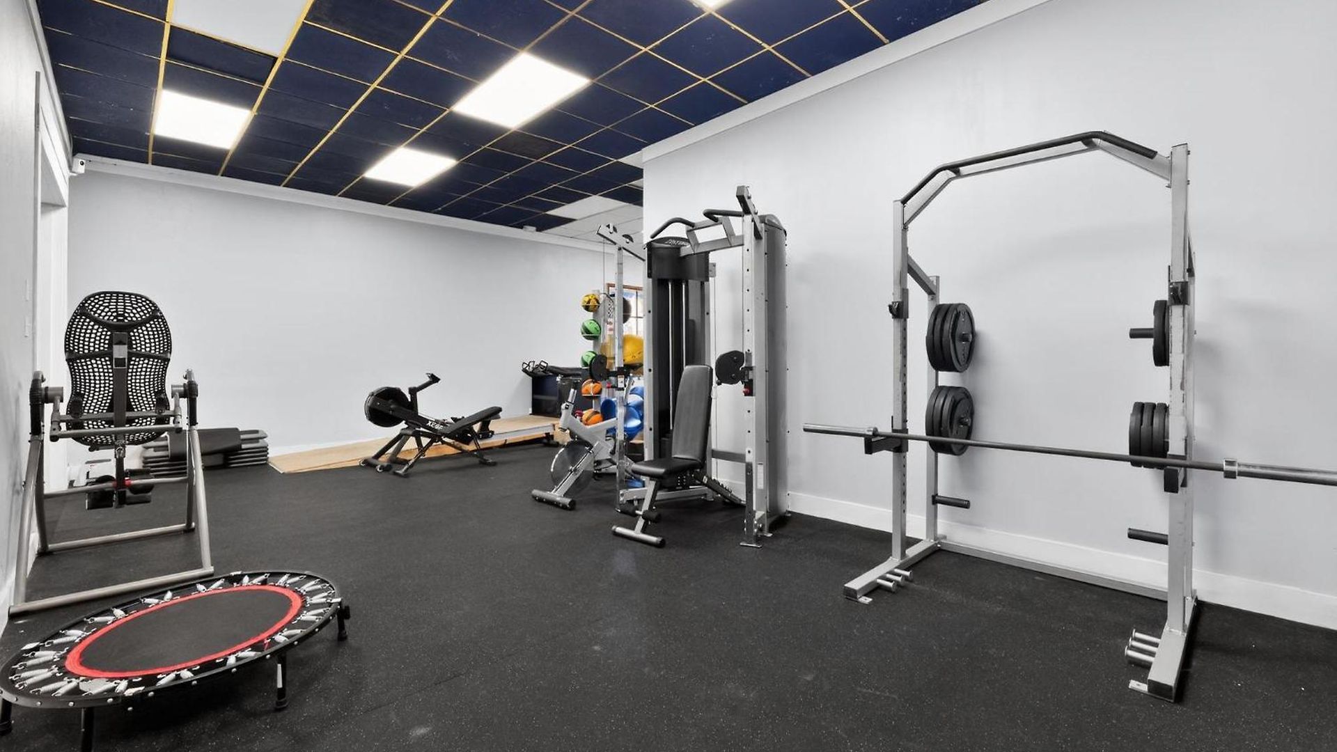Lux Mins To Atrium Health & Airport