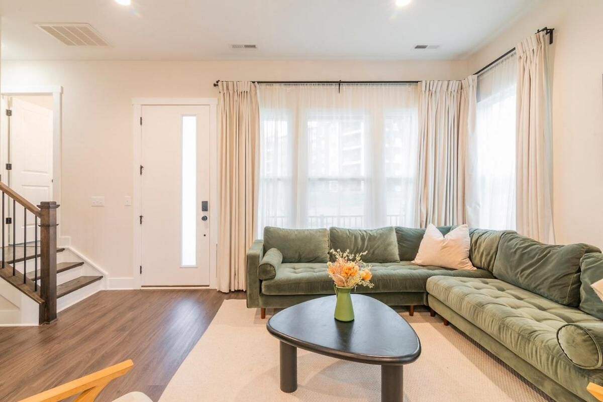 Apartment Spacious 4br Near Unc & Major Venues