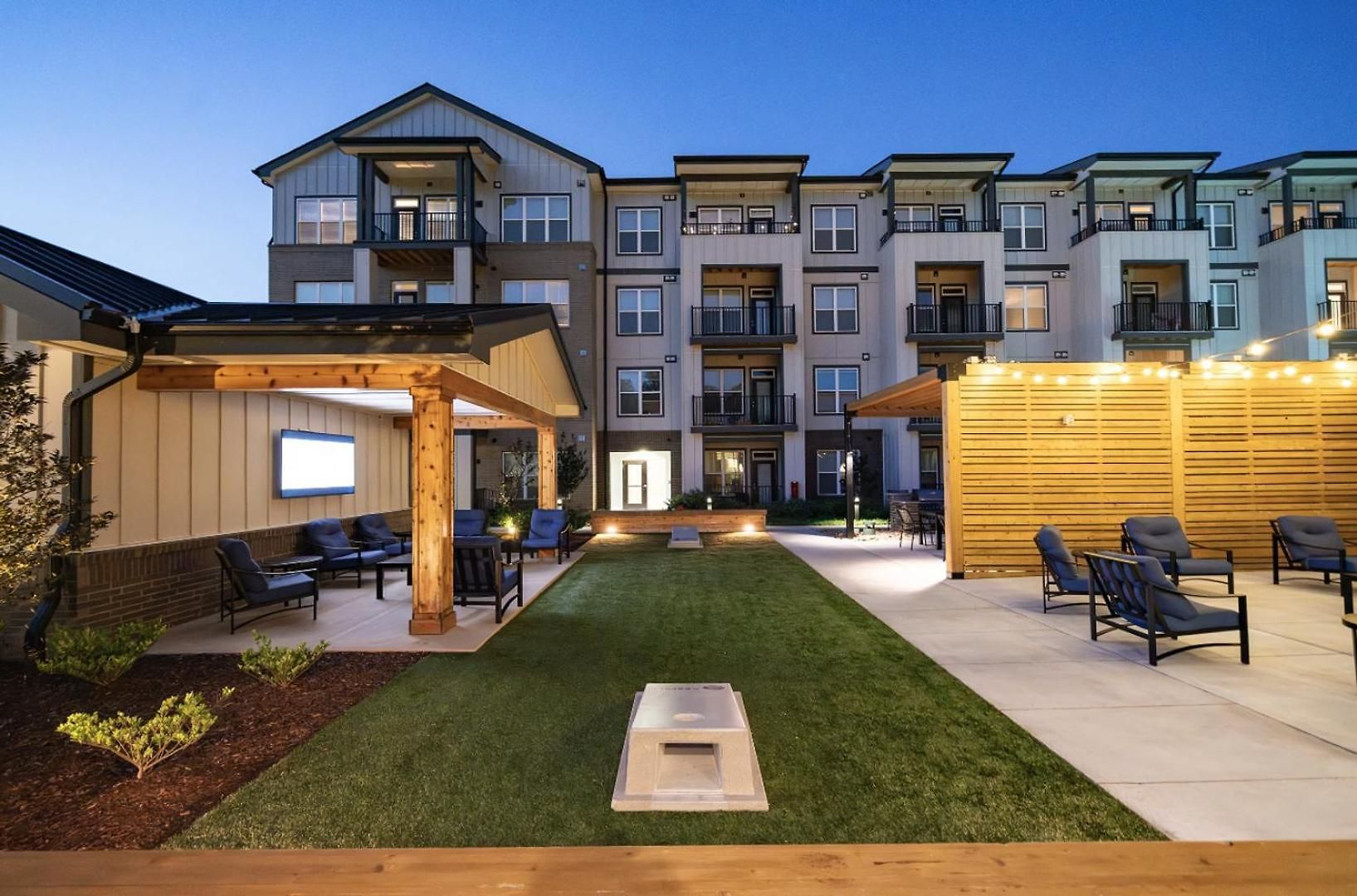Landing Stunning 1bd Pool Yoga Apartment