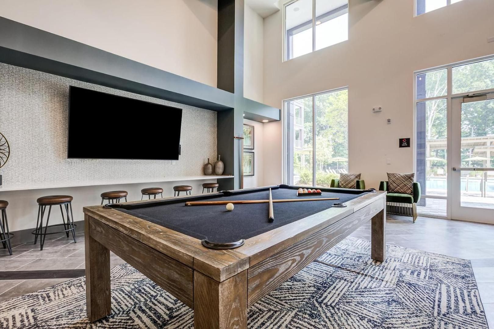 Landing Stunning 1bd Gym Pool Apartment
