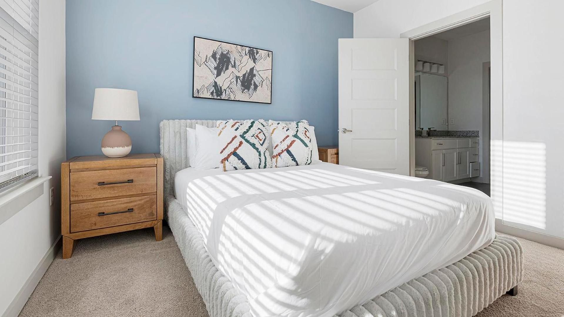 Landing Stunning 1Bd Pool Gym Charlotte