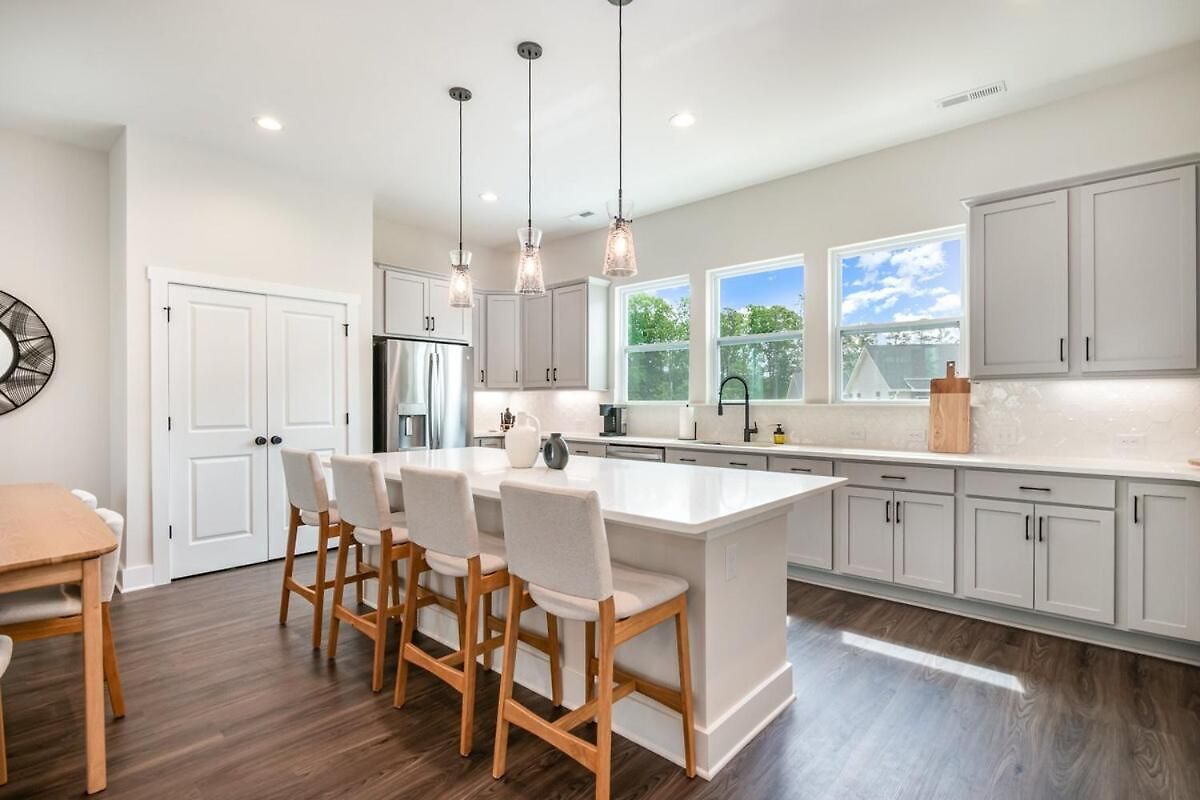 Spacious 4br Near Unc & Major Venues Apartment