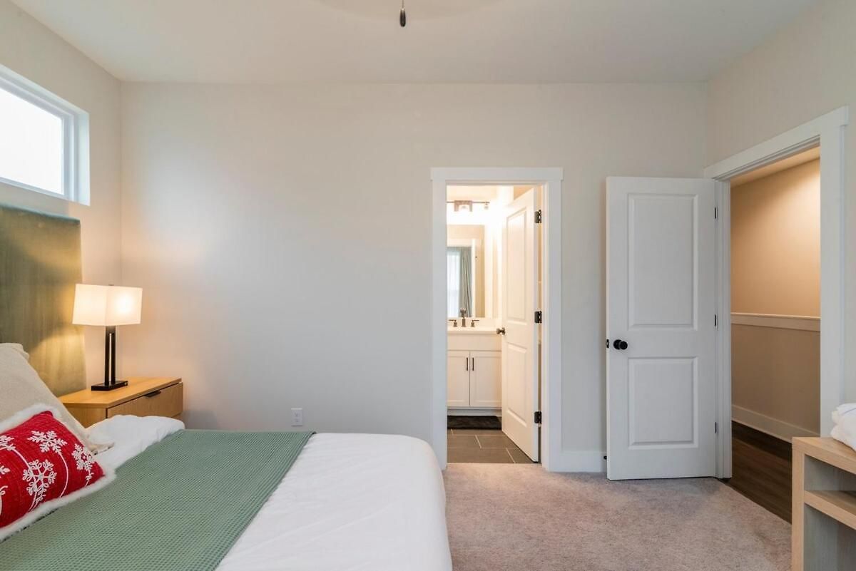 Spacious 4br Near Unc & Major Venues Apartment *