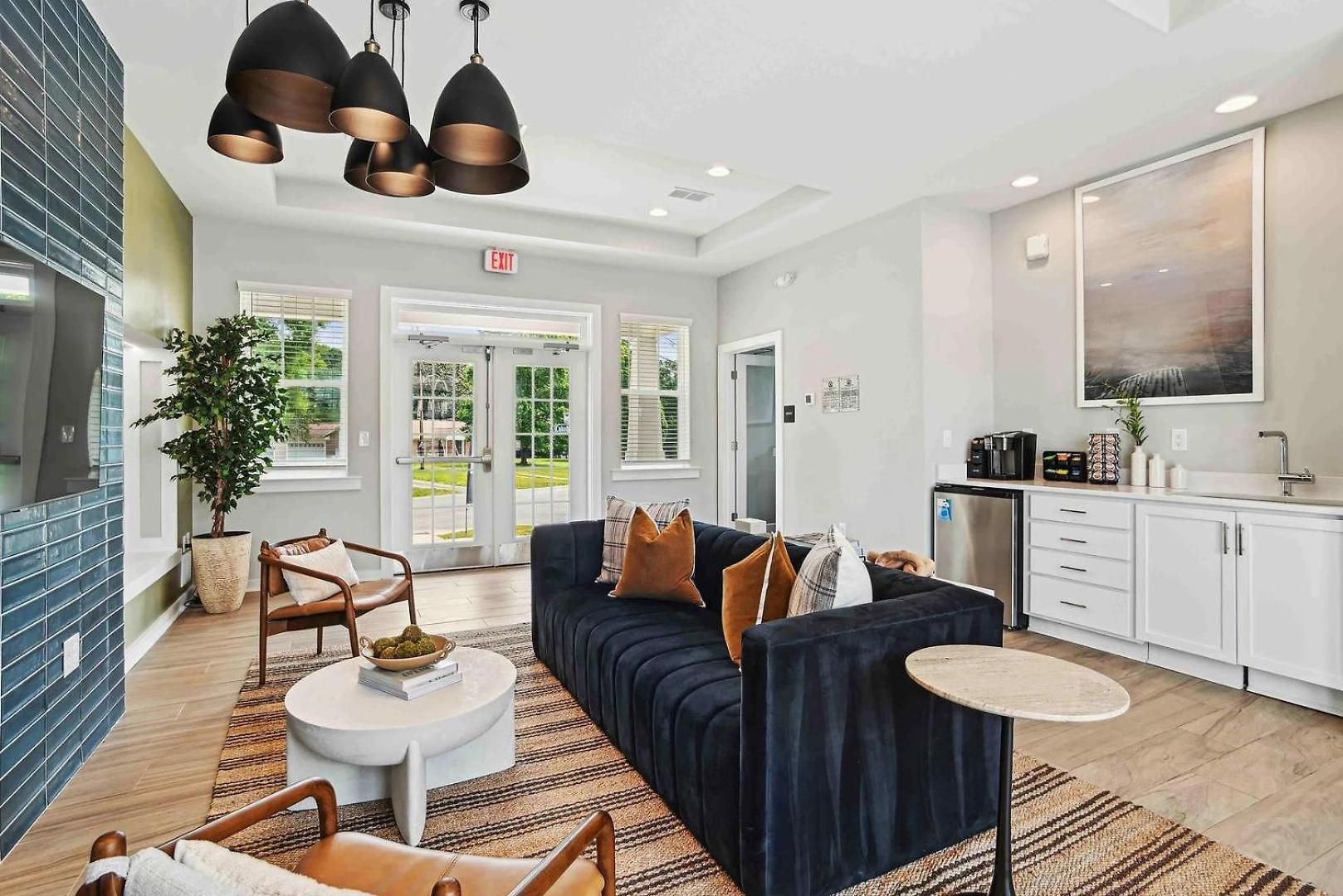 Apartment Landing - Zora Charlotte