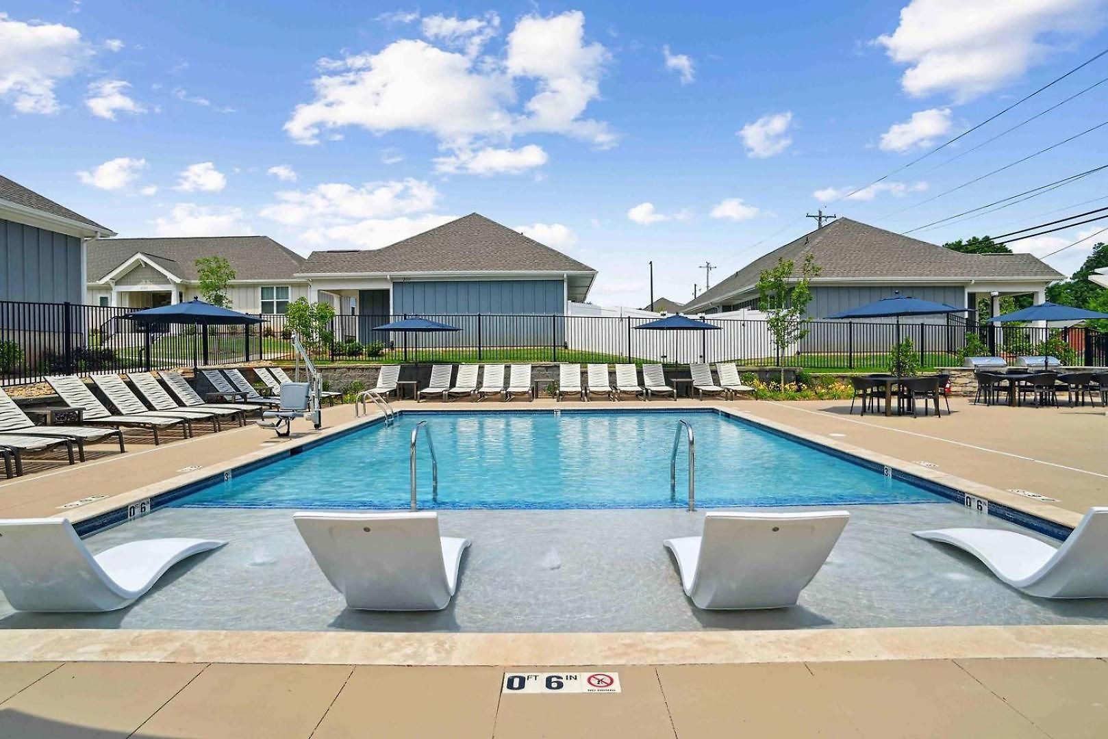 Landing - Zora Apartment Charlotte