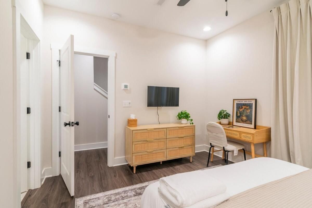 Spacious 4br Near Unc & Major Venues *