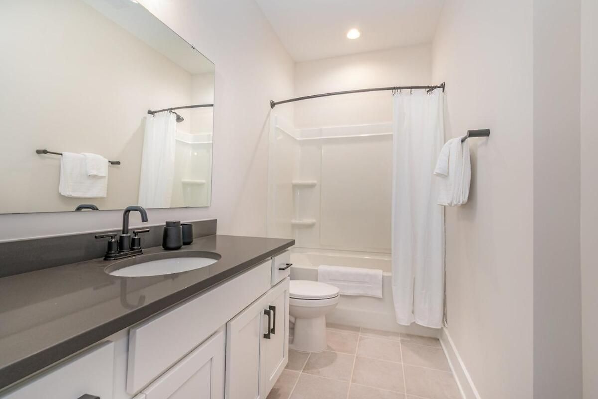 Apartment Spacious 4br Near Unc & Major Venues *