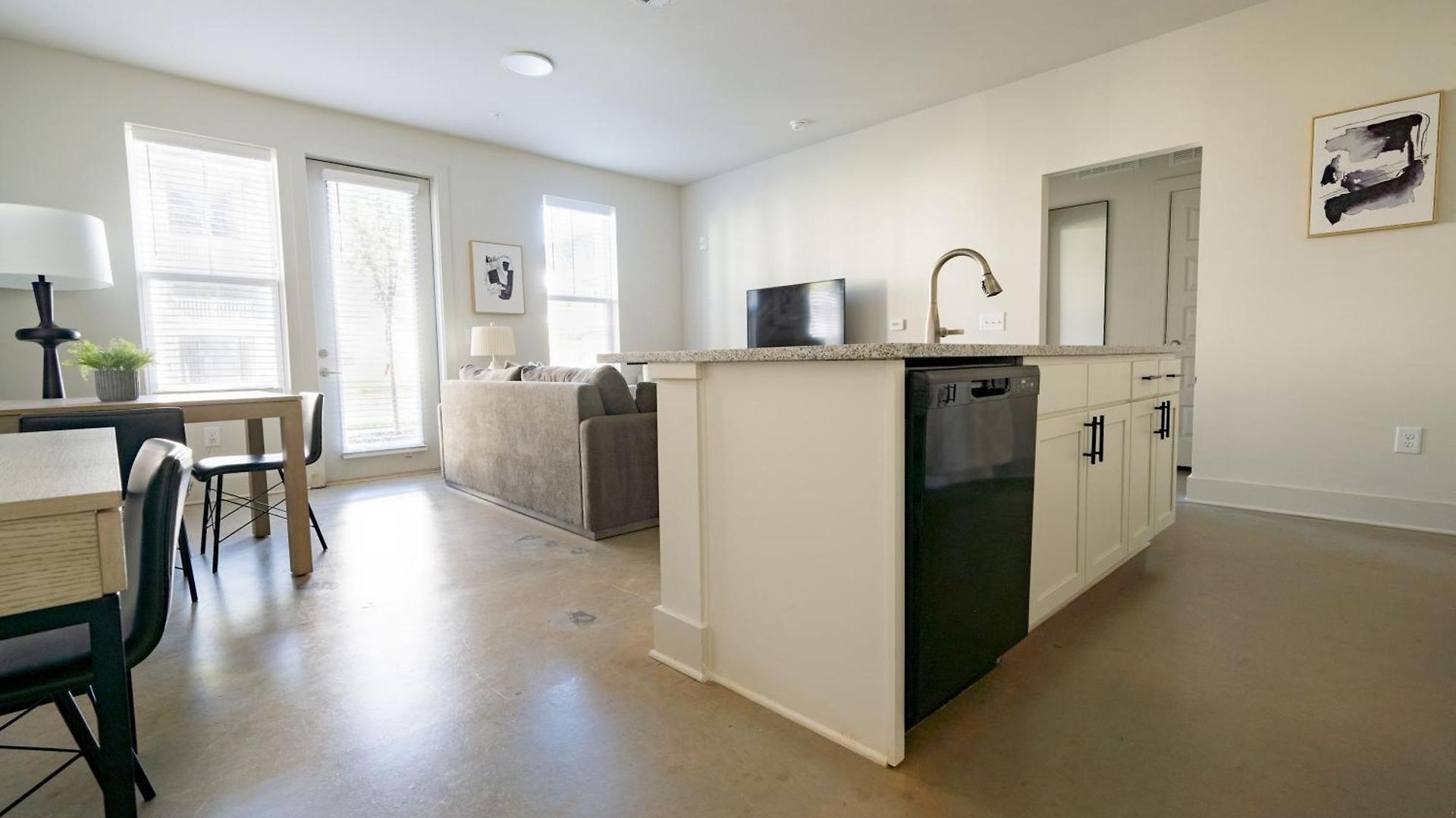 Apartment Landing - The Henry *