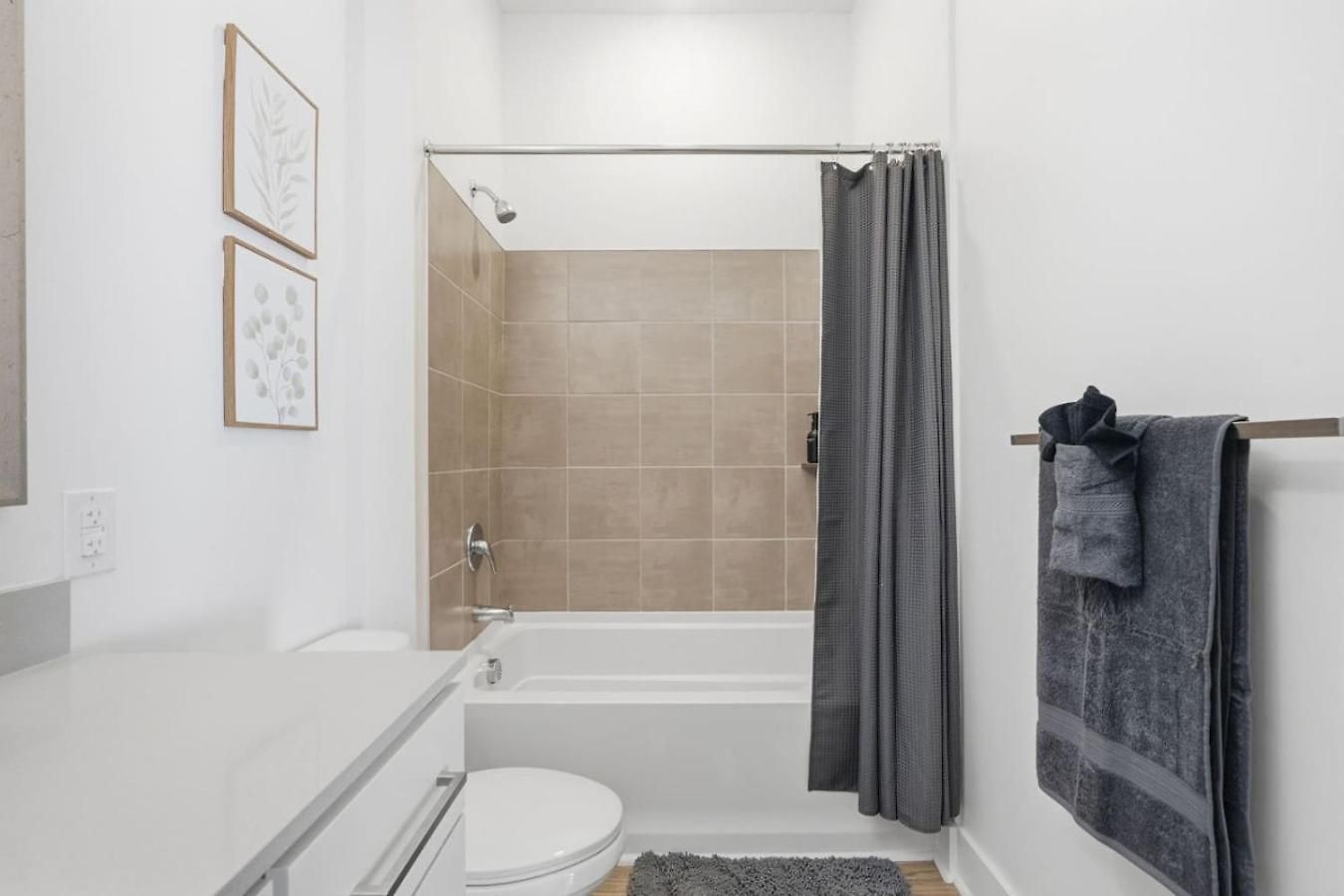 Apartment Urban Escape | Free Parking, Pool, Gym *