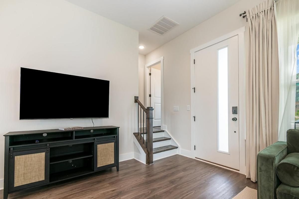 Spacious 4br Near Unc & Major Venues *