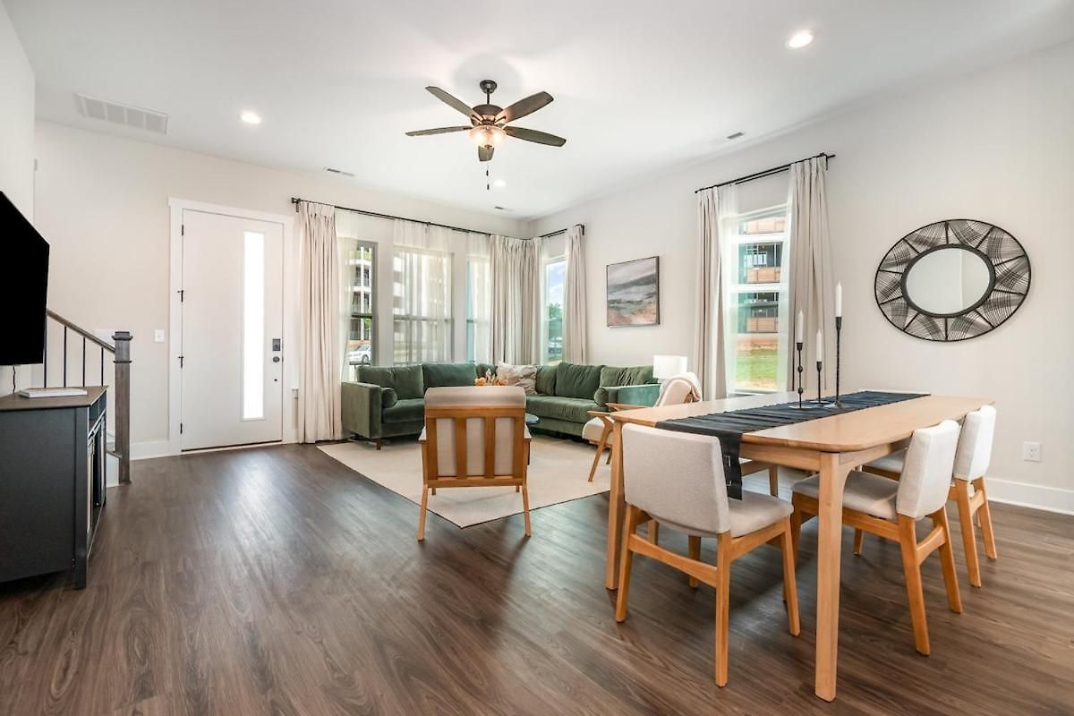 Apartment Spacious 4br Near Unc & Major Venues