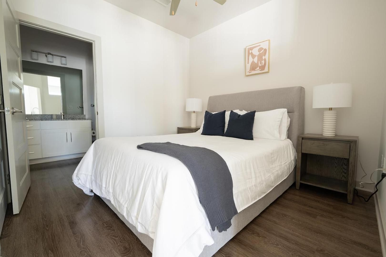 Landing Stunning 1Bd Pool Gym Apartment