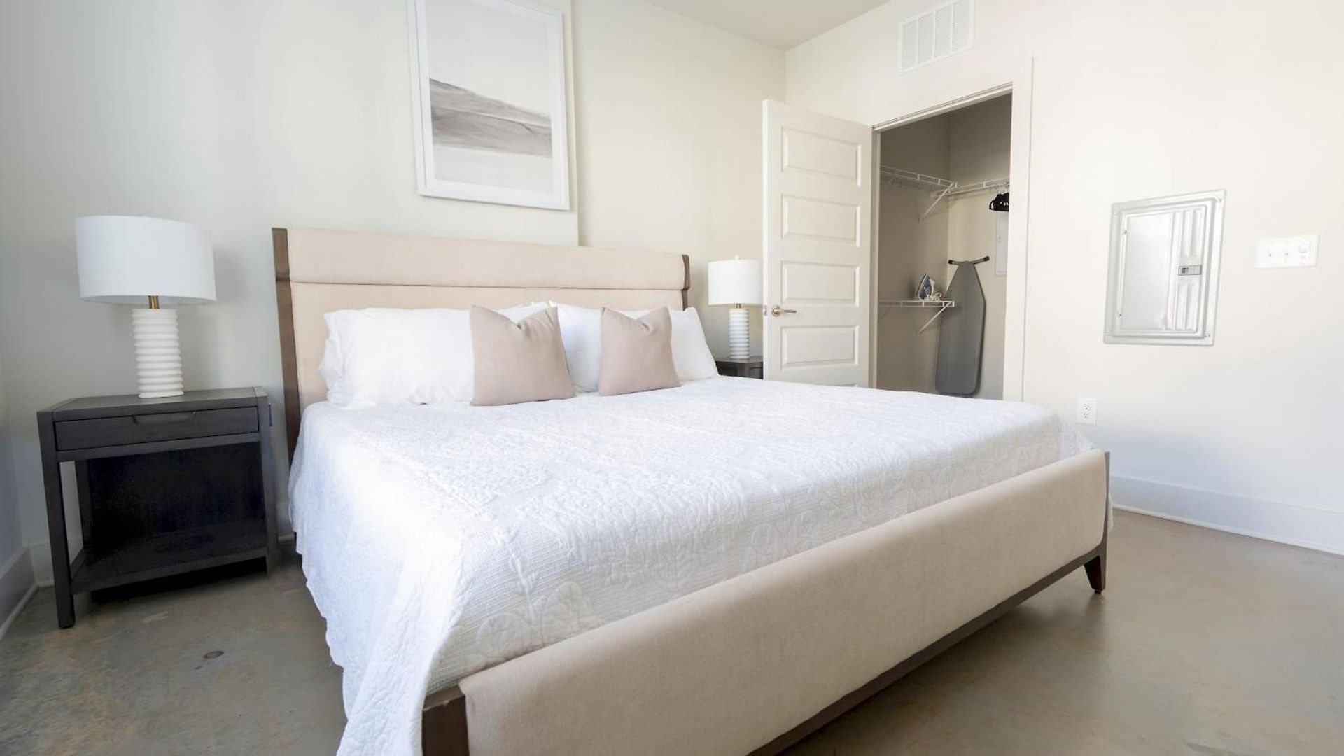 Landing - The Henry Apartment