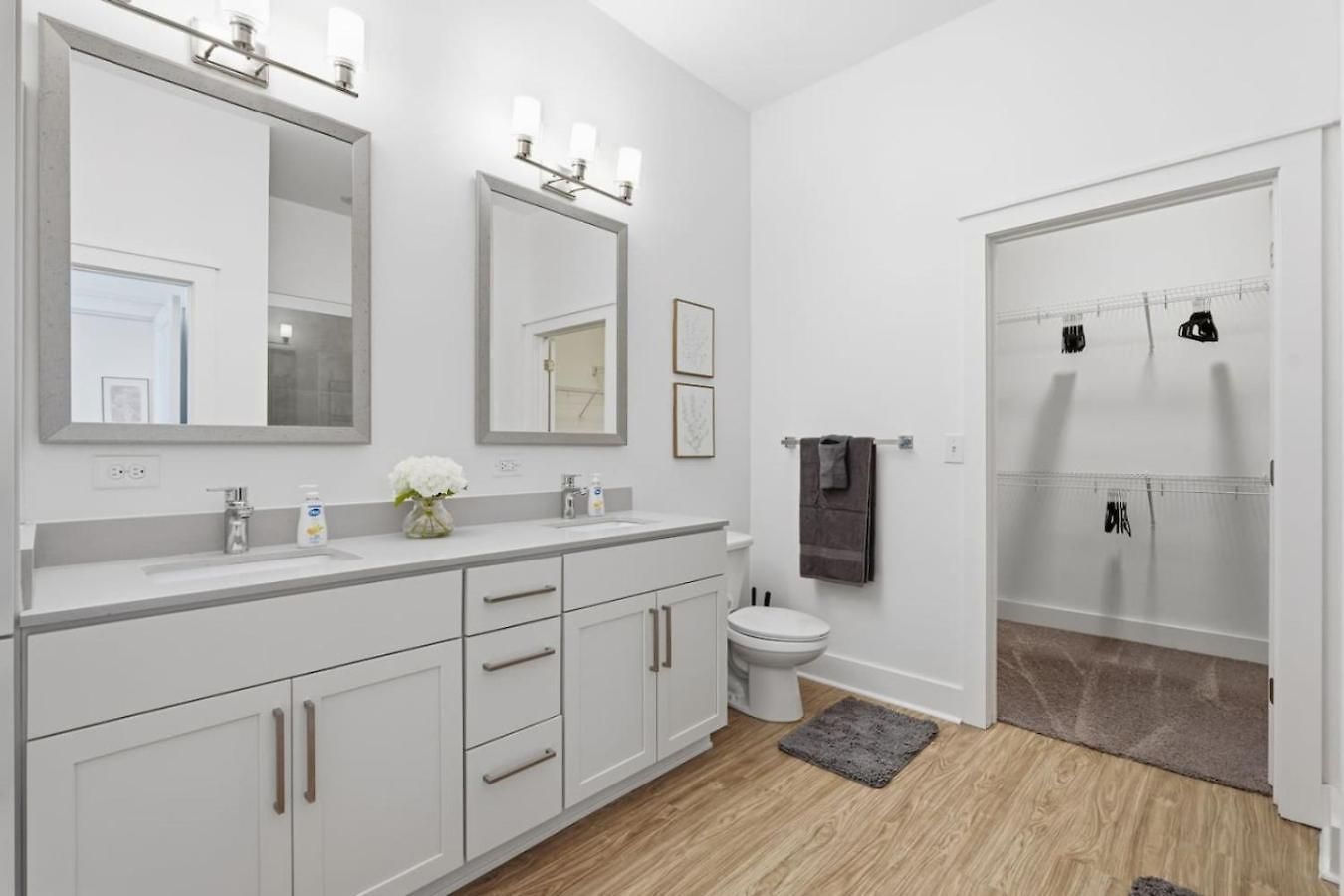 Urban Escape | Free Parking, Pool, Gym Apartment Charlotte