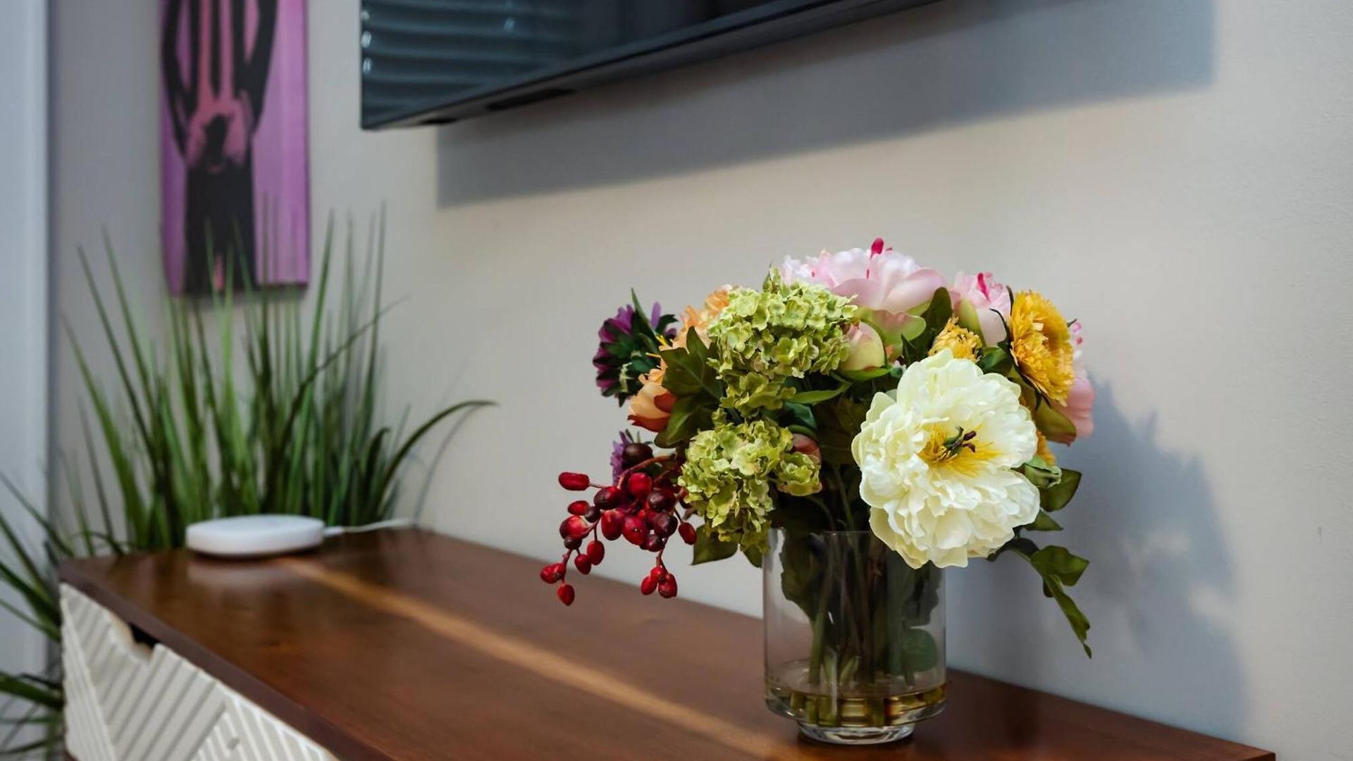 Optimist Abode 1: <7min To Noda-midwood-uptown Apartment *