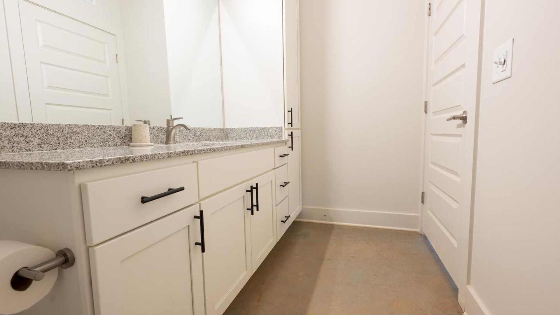Landing - The Henry Apartment