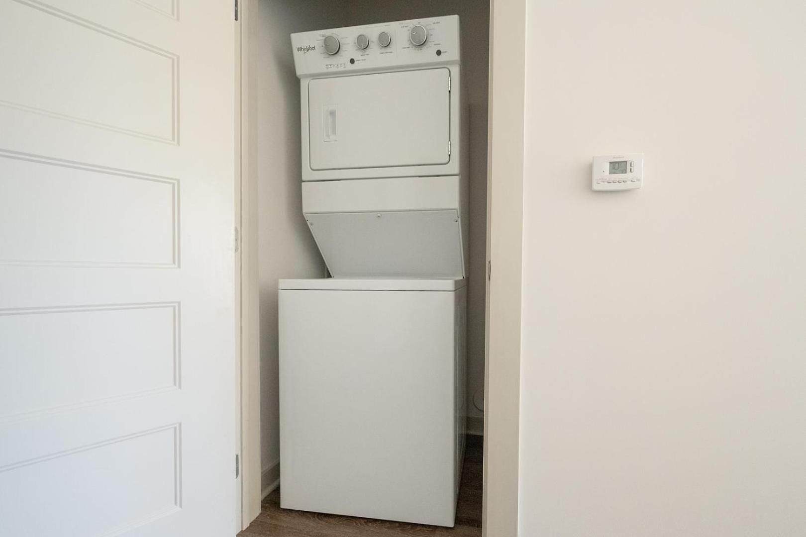Landing Stunning 1Bd Pool Gym Apartment