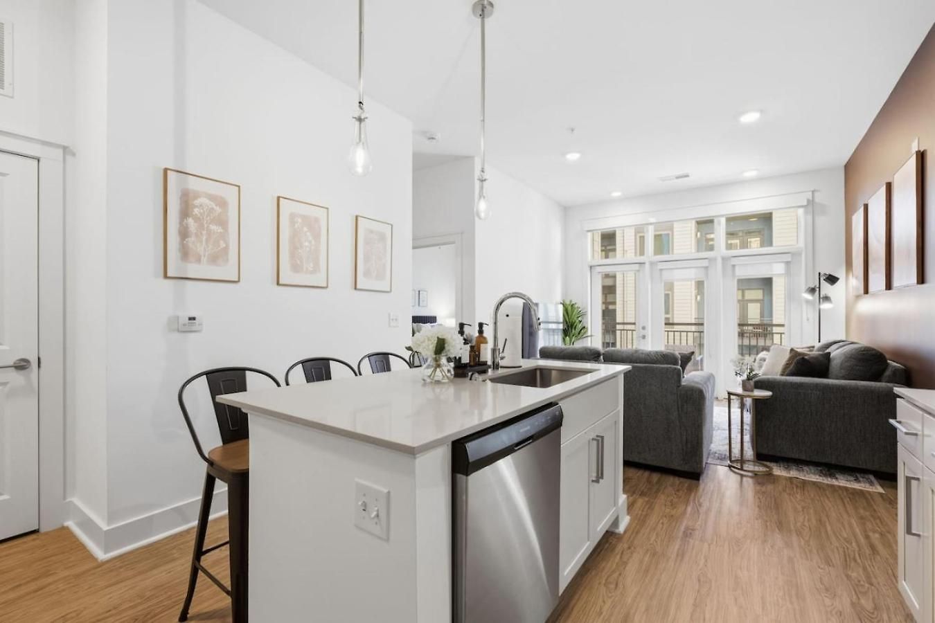 Apartment Urban Escape | Free Parking, Pool, Gym Charlotte