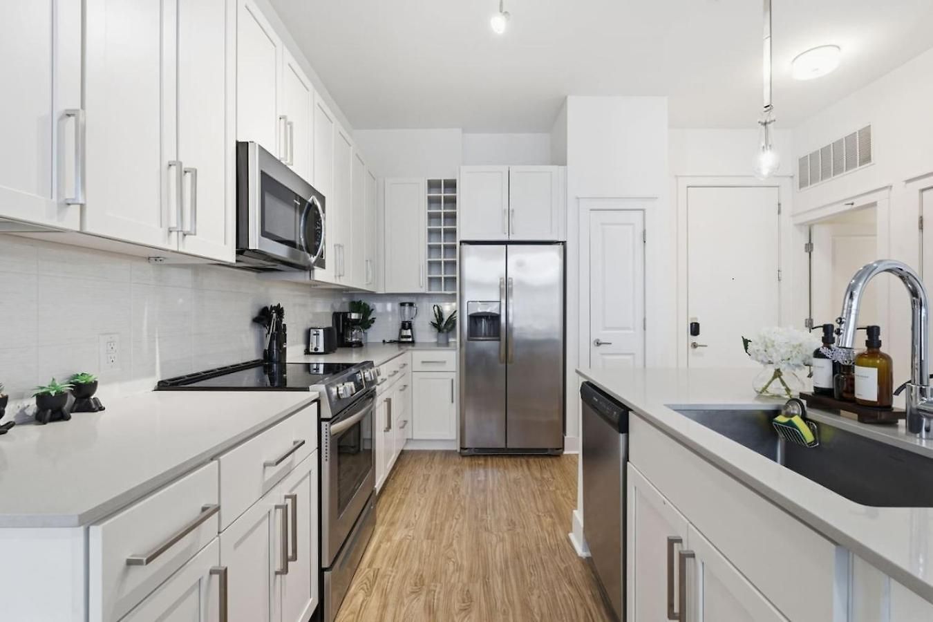 Urban Escape | Free Parking, Pool, Gym Charlotte