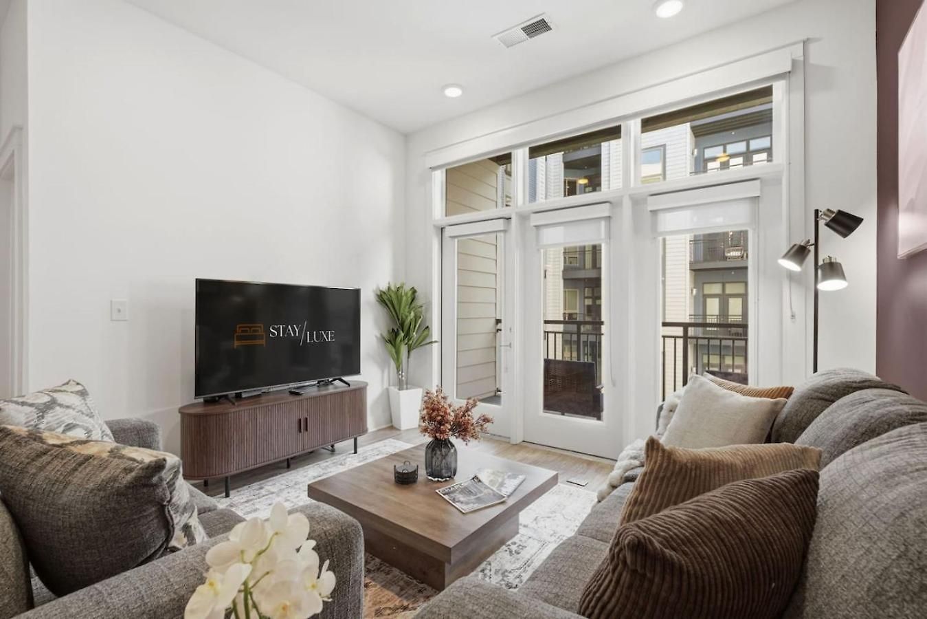 Apartment Urban Escape | Free Parking, Pool, Gym Charlotte