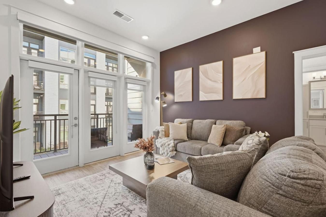 Apartment Urban Escape | Free Parking, Pool, Gym *