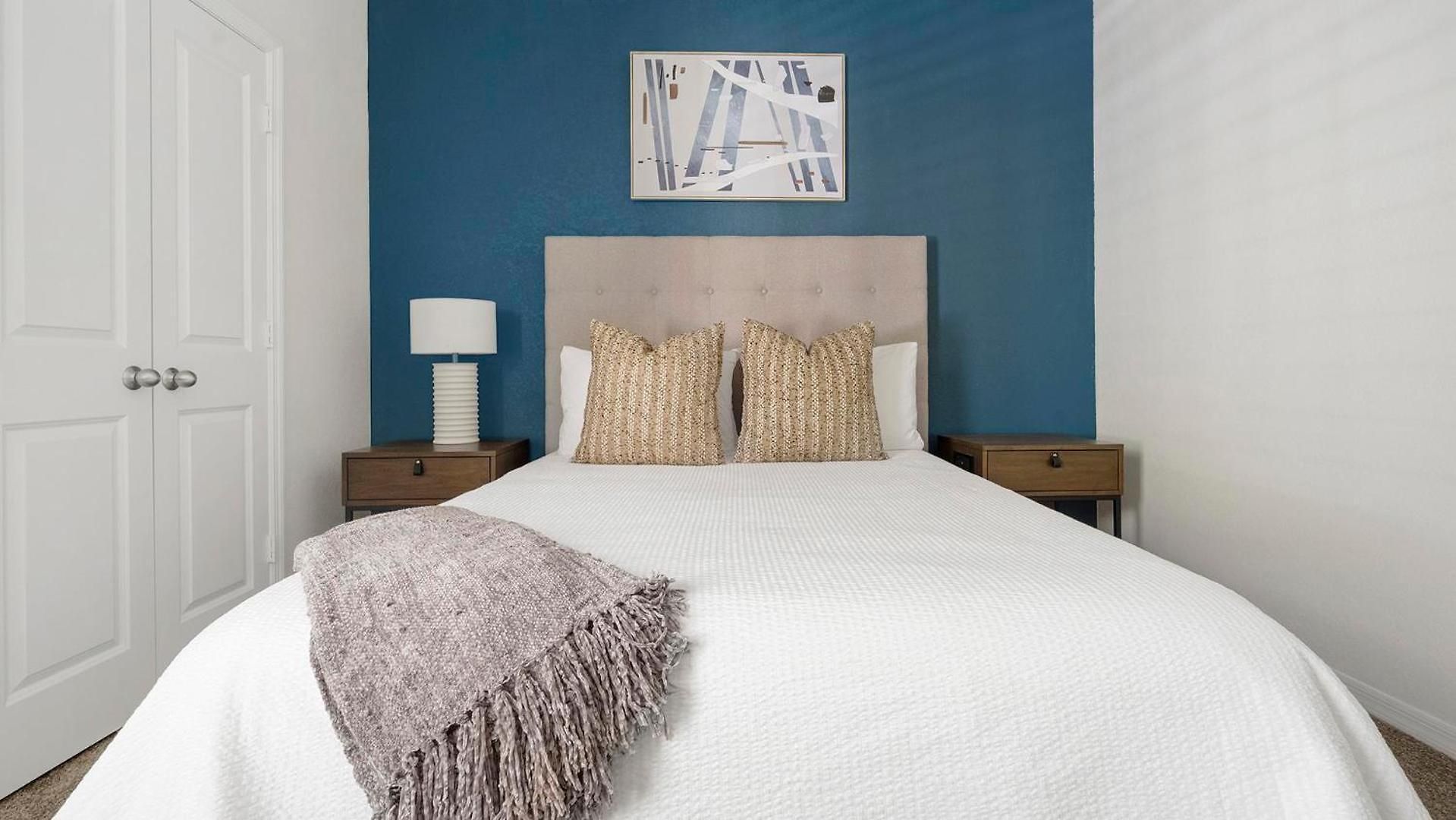 Apartment Landing - North *