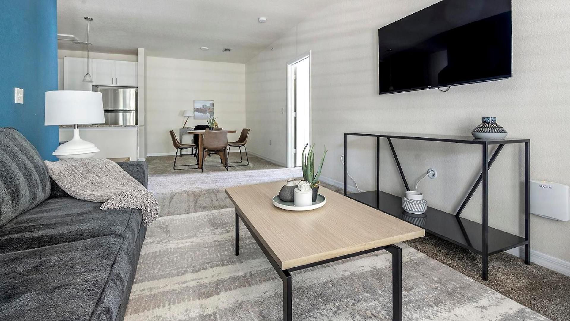 Landing - North Apartment