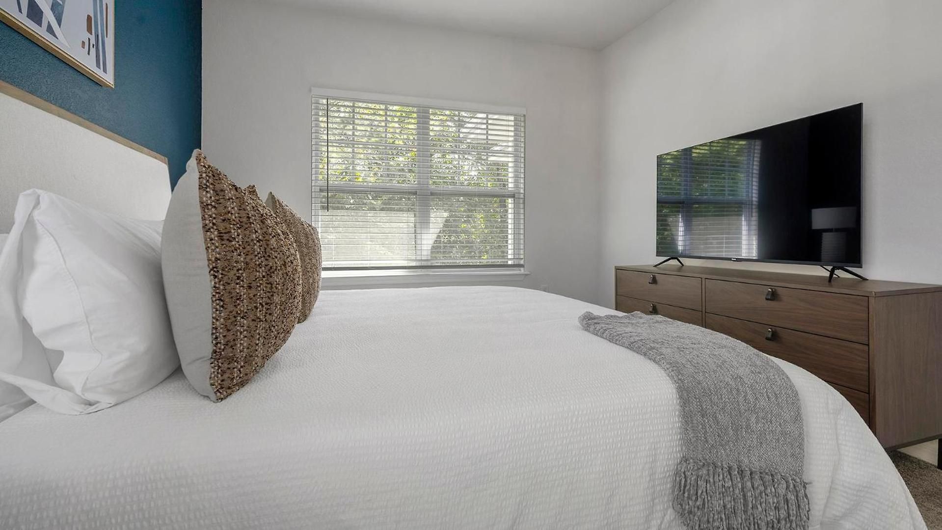 Apartment Landing - North