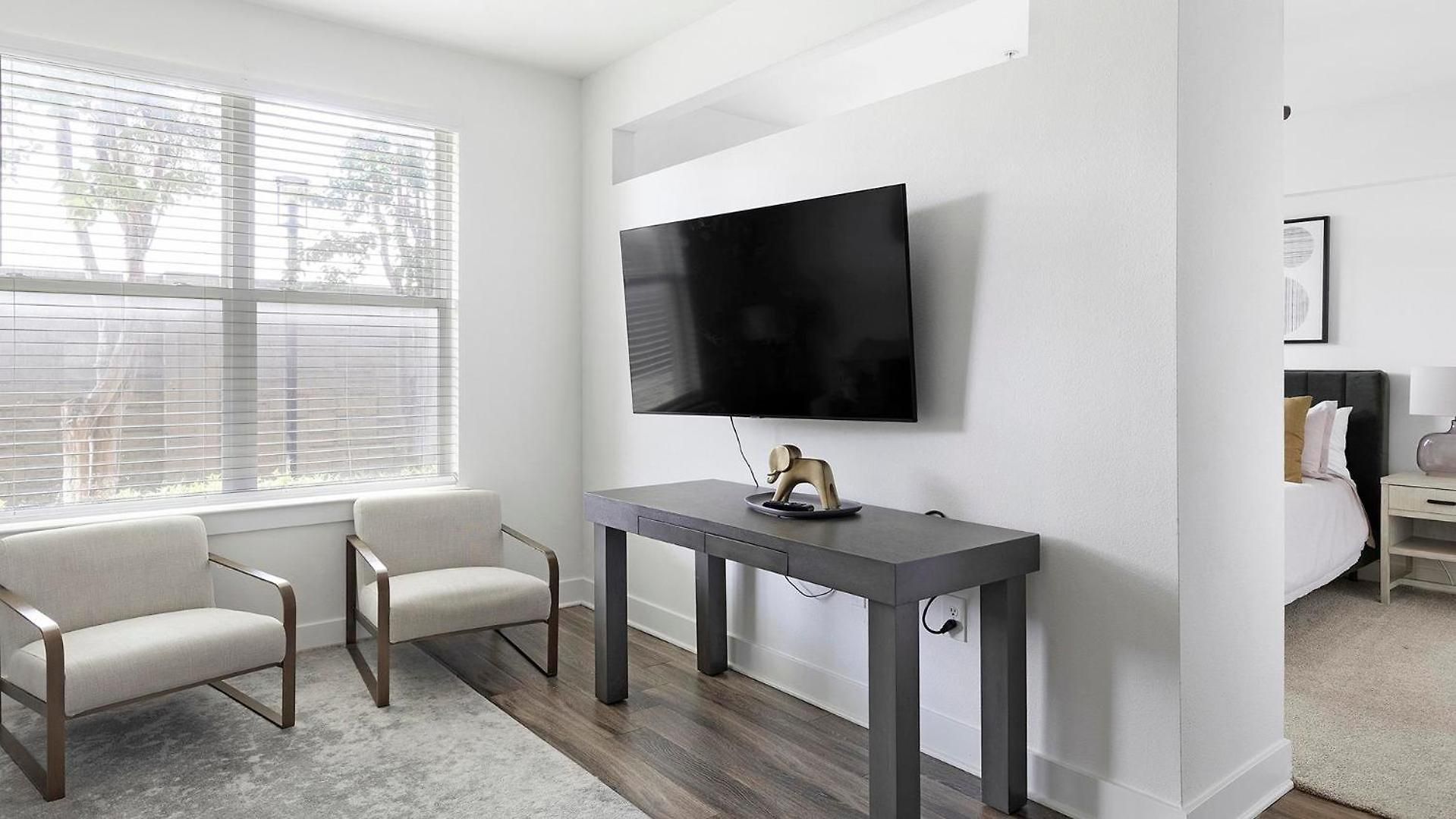 Landing - North Apartment *