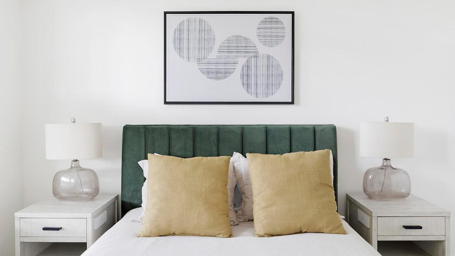 Apartment Landing - North *