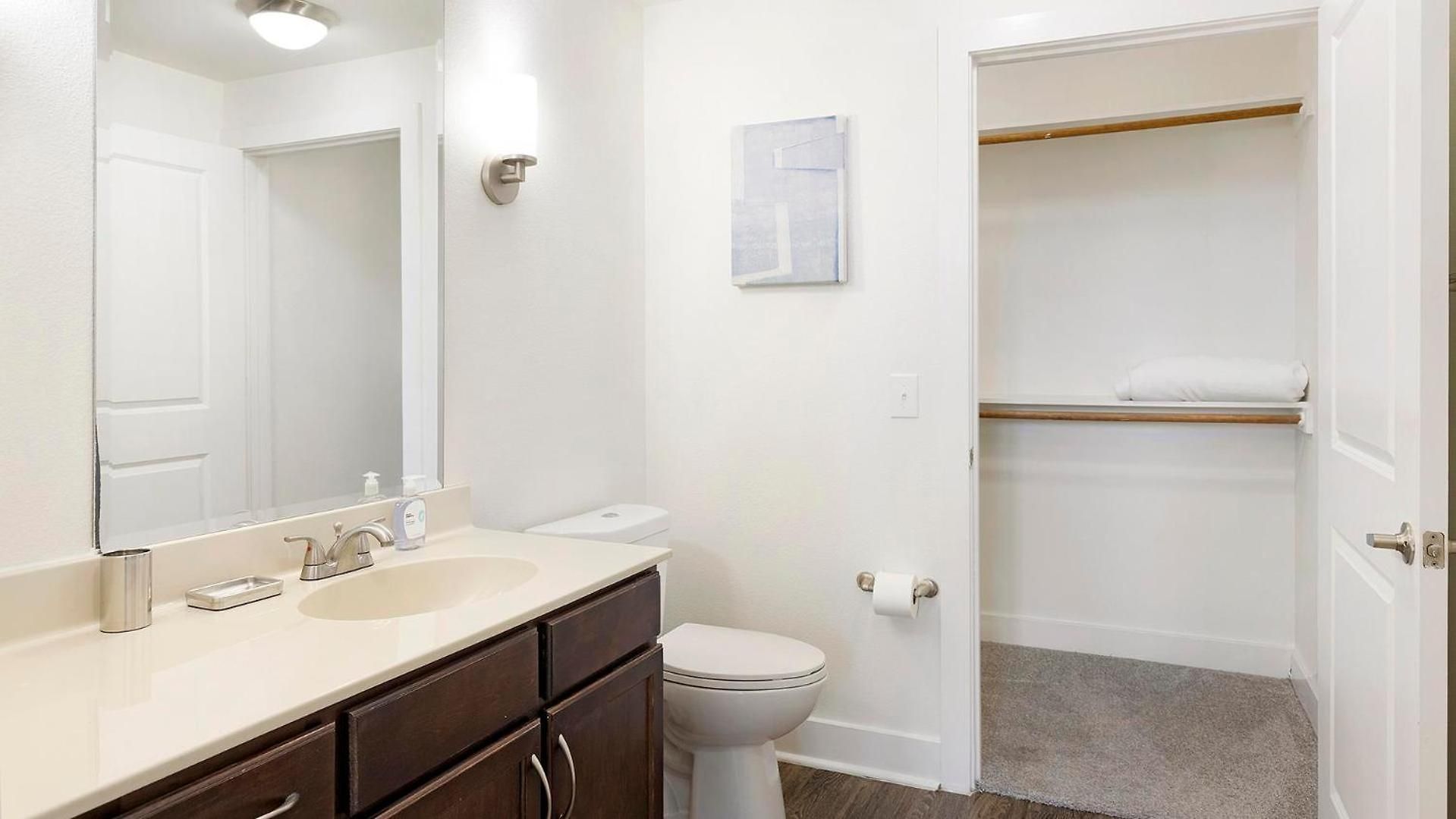 Apartment Landing - North *